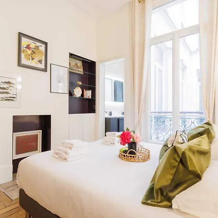 Superb 2bdr 4p - Palais Royal Apartmán *